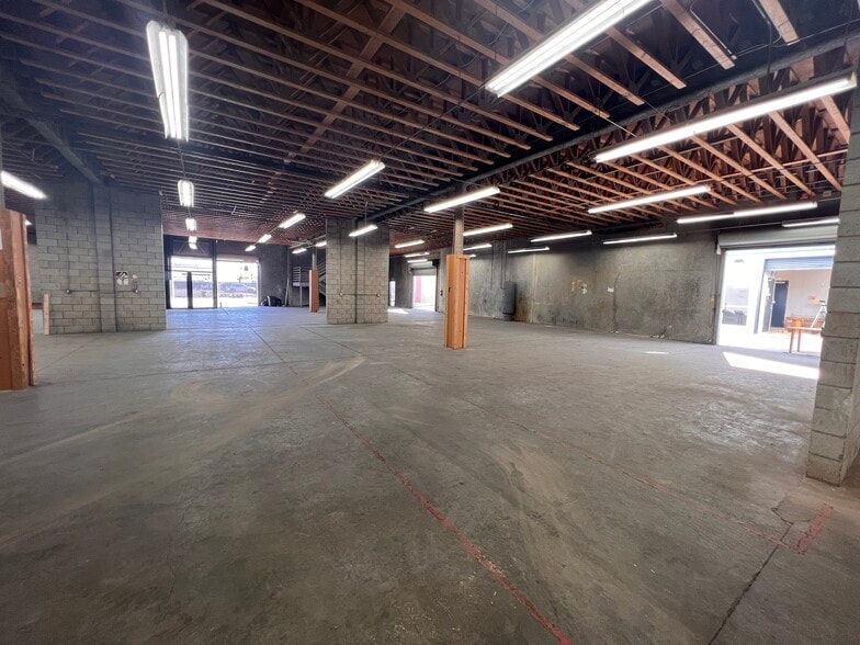 More Photos Of 2280 E Curry St, Long Beach Manufacturing For Lease