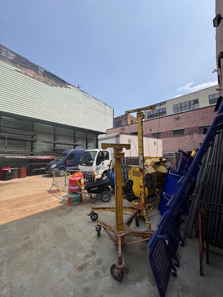 More Photos Of 48 Grattan St, Brooklyn Warehouse For Lease