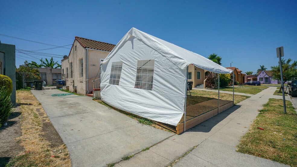 More Photos Of 2056 W 67th St, Los Angeles Apartments For Sale