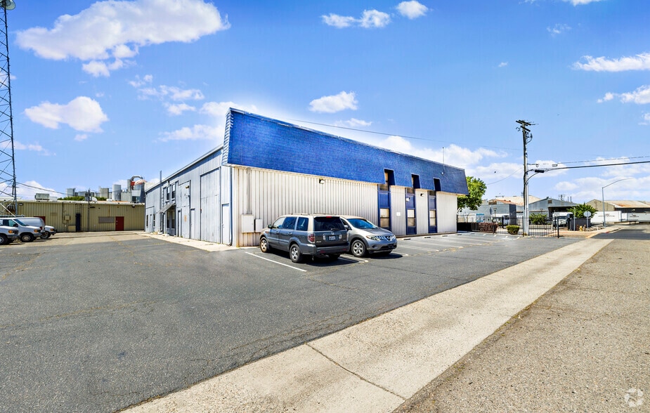 More Photos Of 142 N 9th St, Modesto Office For Lease