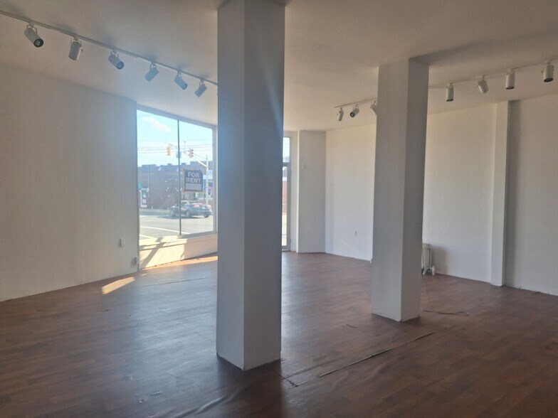 More Photos Of 189 Front St, South Plainfield Storefront Retail Residential For Lease