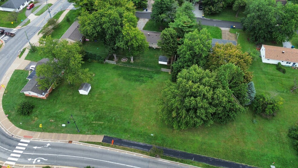 More Photos Of 103 E 106th St, Carmel Office For Sale