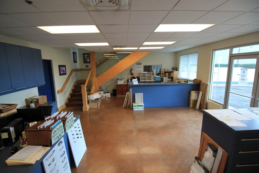 More Photos Of 94-453 Ukee St, Waipahu Warehouse For Lease