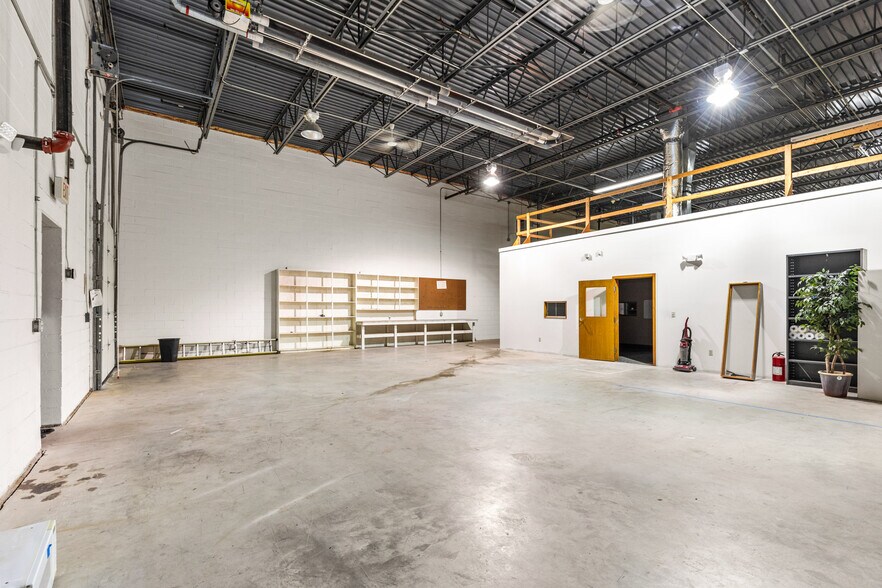 More Photos Of 69 Parker St, Newburyport Research And Development For Lease