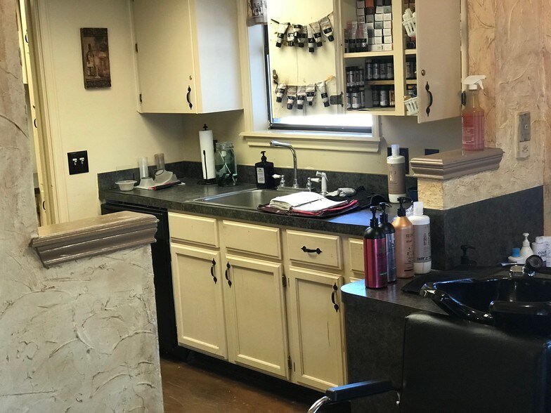 More Photos Of 2500 S Bagdad Rd, Leander Freestanding For Sale