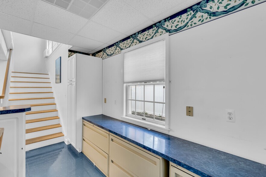 More Photos Of 613 Warren Ave, Spring Lake Office For Sale