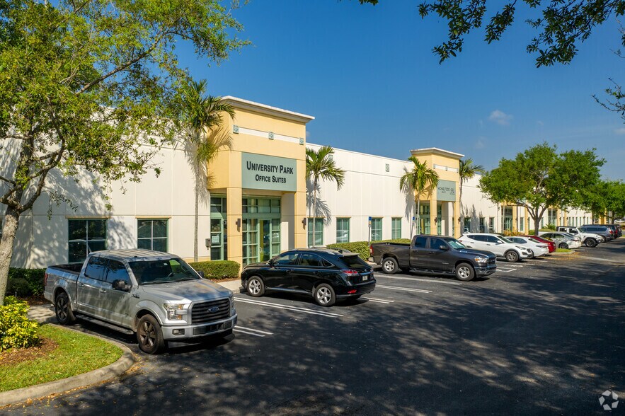 More Photos Of 580-584 NW University Blvd, Port Saint Lucie Unknown For Lease