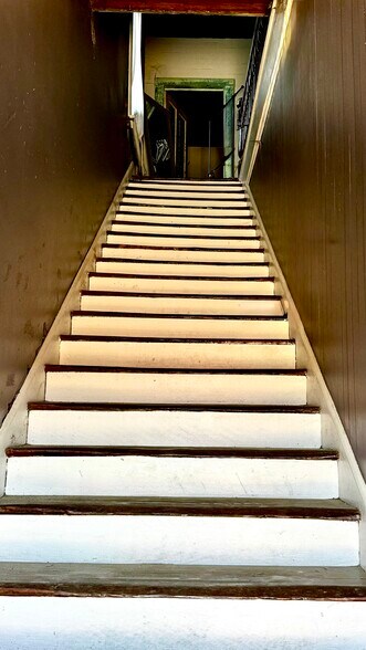 More Photos Of 717 2nd Ave N, Clanton Storefront For Sale