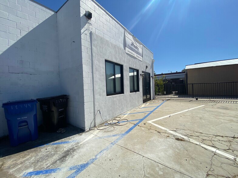 More Photos Of 18444 Ventura Blvd, Tarzana Service For Lease