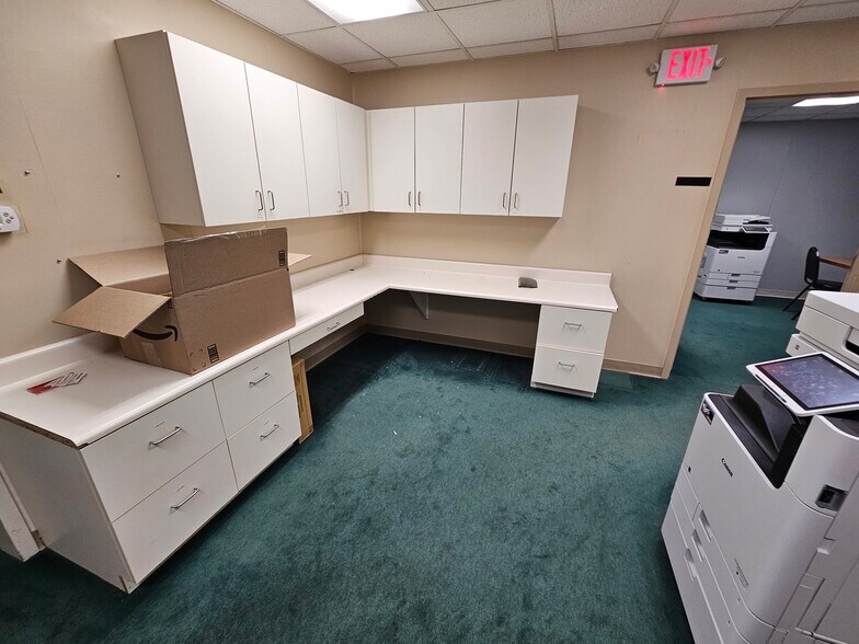 More Photos Of 97 S 4th St, Ishpeming Office For Lease