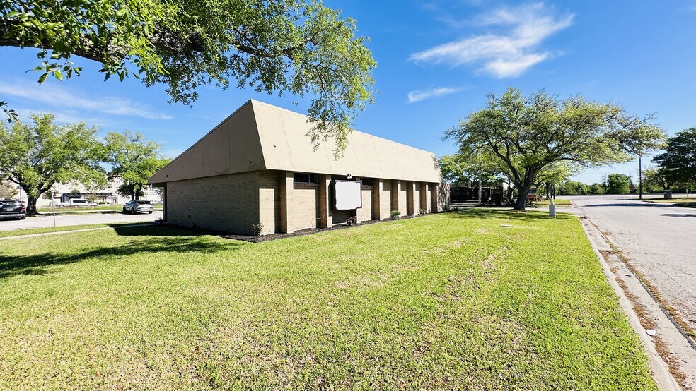 More Photos Of 6502 Memorial Dr, Texas City Medical For Sale