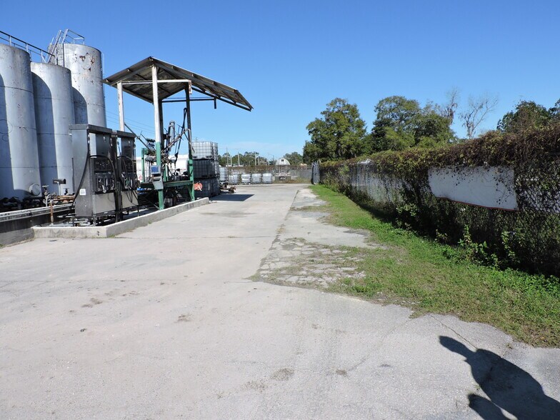 More Photos Of 1170 W Us-90, Lake City Light Distribution For Sale