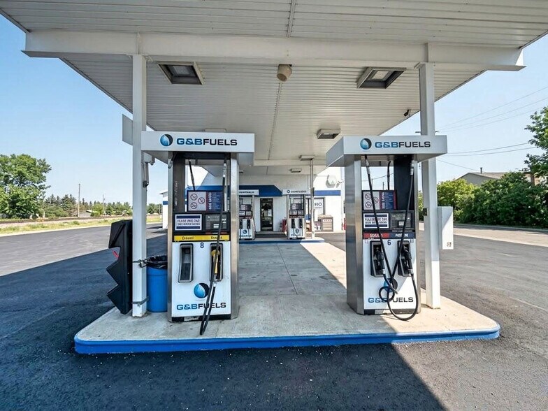More Photos Of 2001 15 Ave, Didsbury Service Station For Sale