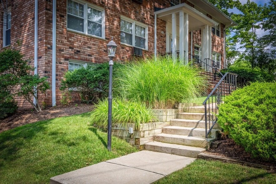 More Photos Of 14 Walden Pl, Montclair Apartments For Sale