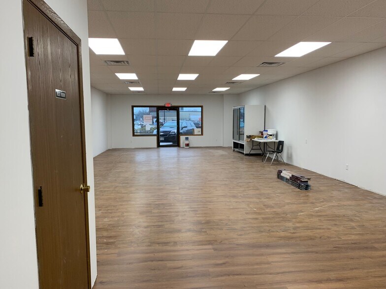 More Photos Of 503-507 W Main St, Waunakee General Retail For Sale