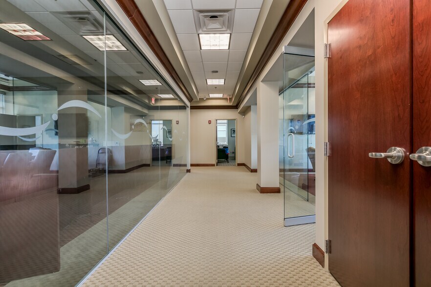 More Photos Of 2624 Patriot Blvd, Glenview Office For Sale