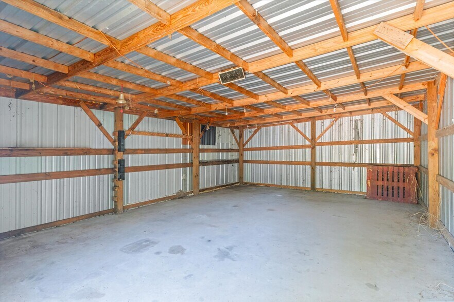 More Photos Of 10015 FM 751, Quinlan Flex For Sale
