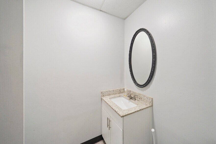 More Photos Of 25020 Oakhurst Dr, Spring Warehouse For Sale