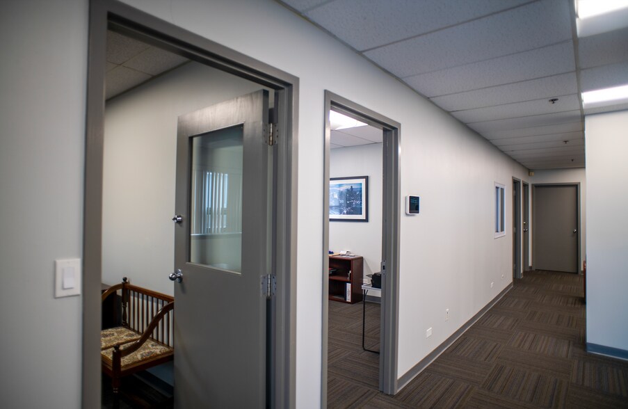 More Photos Of 3300-3306 N Knox Ave, Chicago Warehouse For Lease