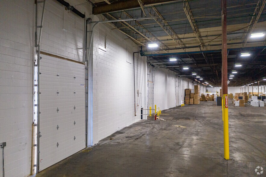 More Photos Of 3310 Deepwater Terminal Rd, Richmond Warehouse For Lease