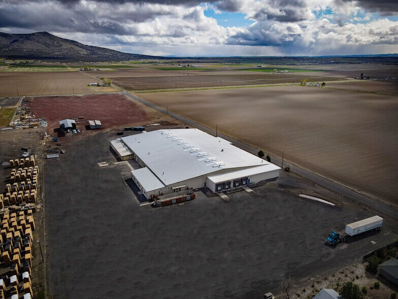 More Photos Of 812 C St, Culver Distribution For Sale