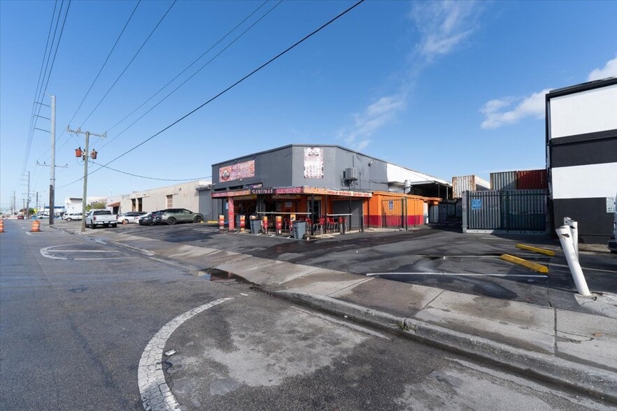 More Photos Of 3595 NW 54th St, Miami Warehouse For Sale