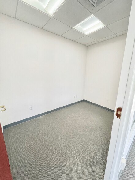 More Photos Of 81 Holly Hill Ln, Greenwich Office For Lease