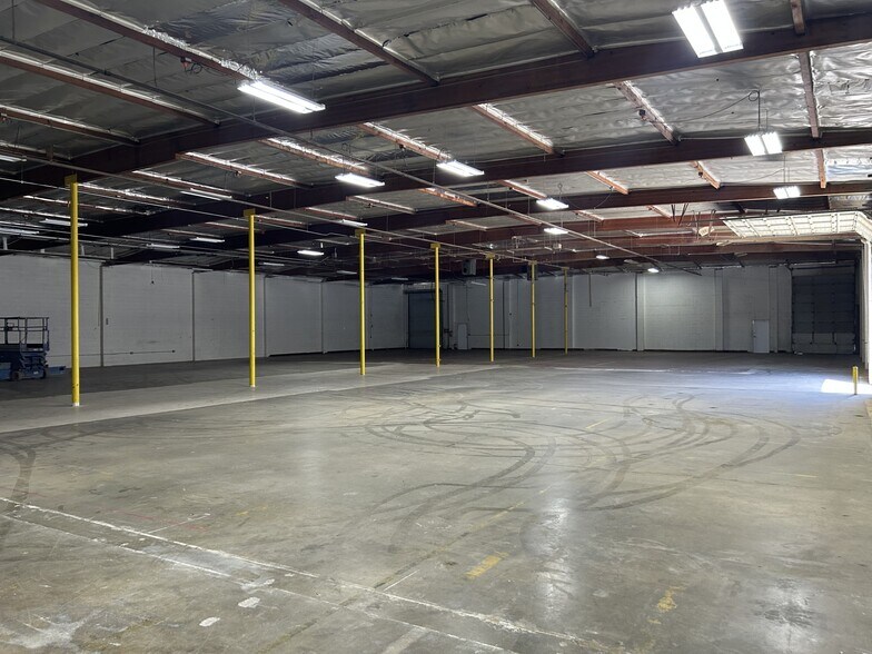 More Photos Of 13600 Vaughn St, San Fernando Warehouse For Lease