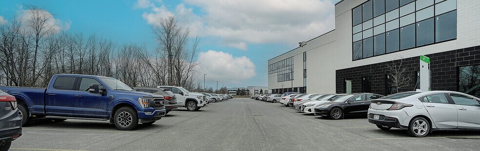 More Photos Of 1060 Rue Parent, St-Bruno-de-Montarville Office For Lease