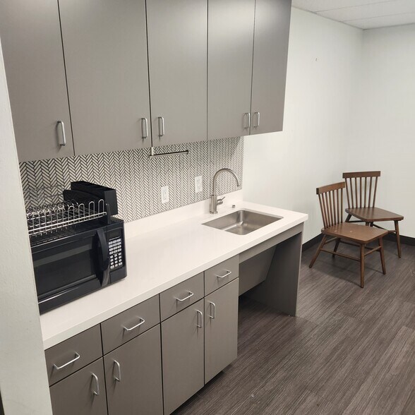 More Photos Of 8020 Westglen Dr, Houston Office For Lease