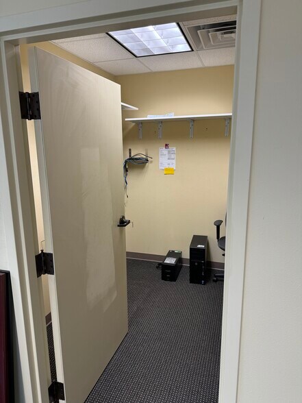 More Photos Of 130 S 15th St, Mount Vernon Medical For Lease