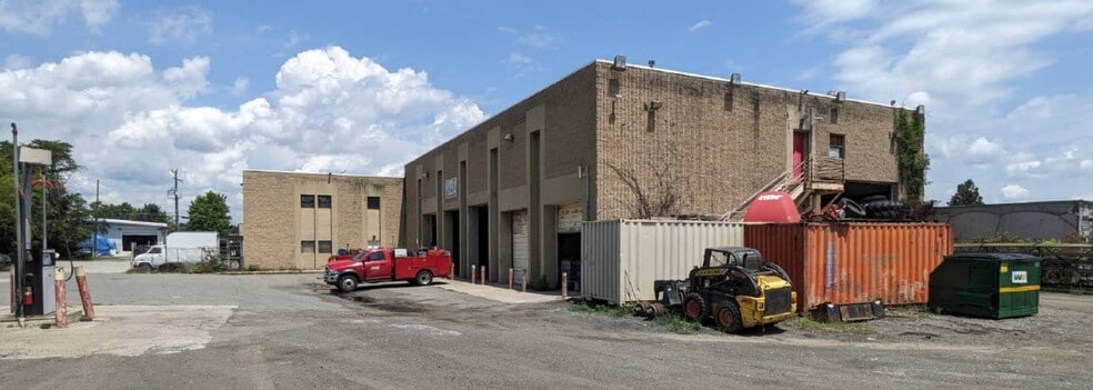 More Photos Of 7209 Lockport Pl, Lorton Warehouse For Lease