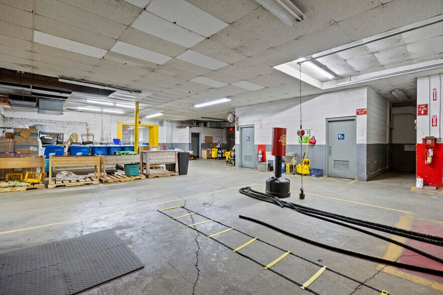 More Photos Of 419 W Market St, Sandusky Light Distribution For Sale