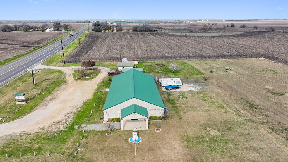 More Photos Of 2225 S State Highway 95, Taylor Freestanding For Lease