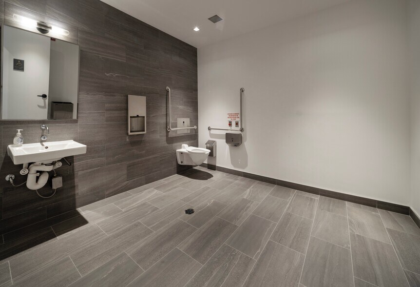 More Photos Of 2650 St Clair Av W, Toronto Freestanding For Sale