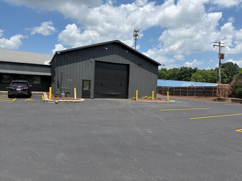 More Photos Of 15062 Archer Ave, Lockport Warehouse For Lease