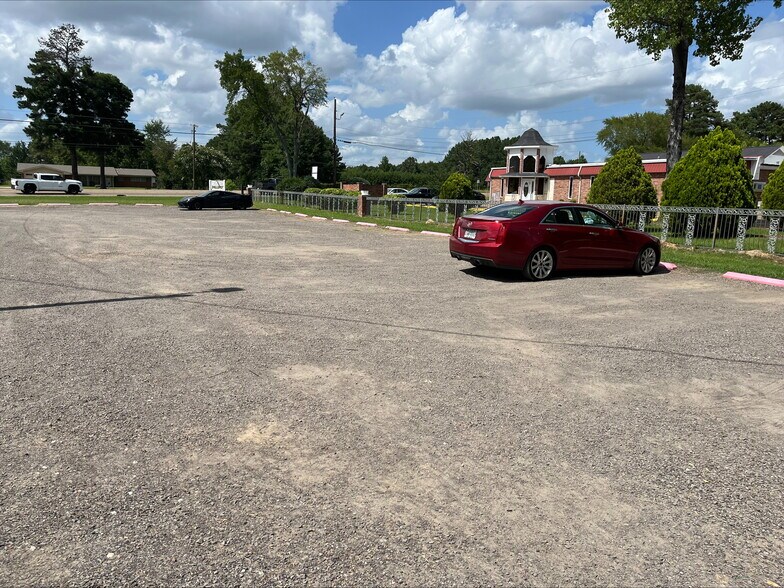 More Photos Of 7301 W 7th St, Texarkana Sports And Entertainment For Sale