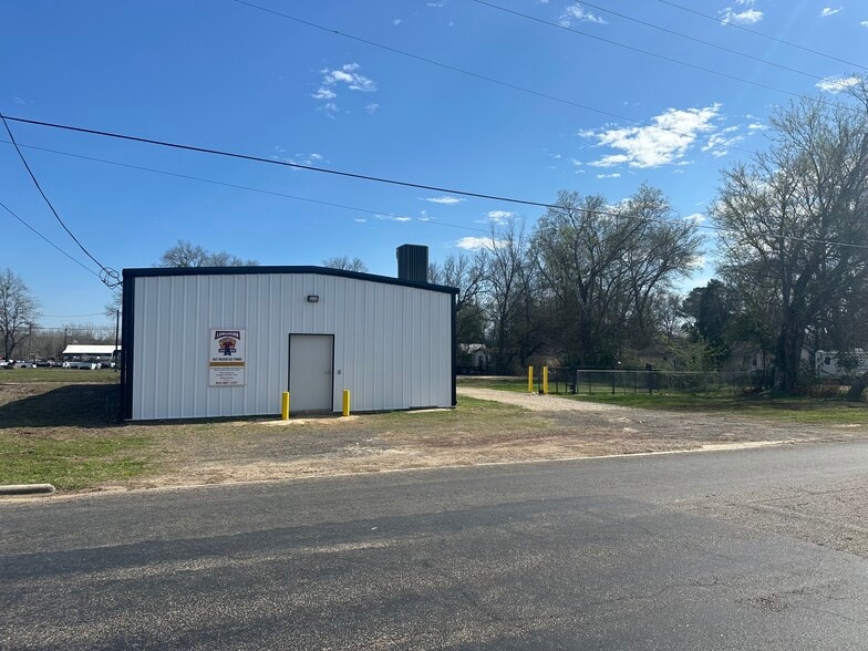 More Photos Of 303 S Main St, Gladewater Self Storage For Sale