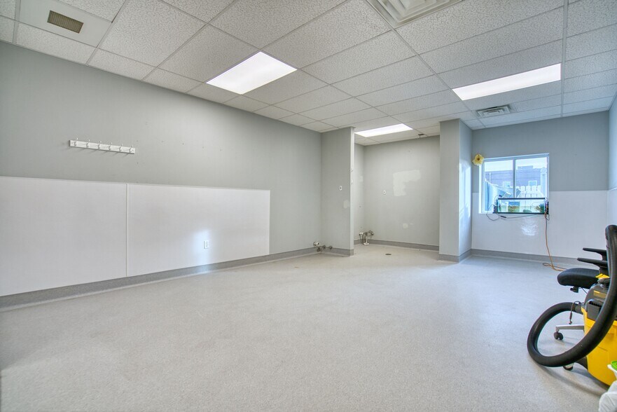 More Photos Of 1651 Skyway Dr, Longmont Warehouse For Sale