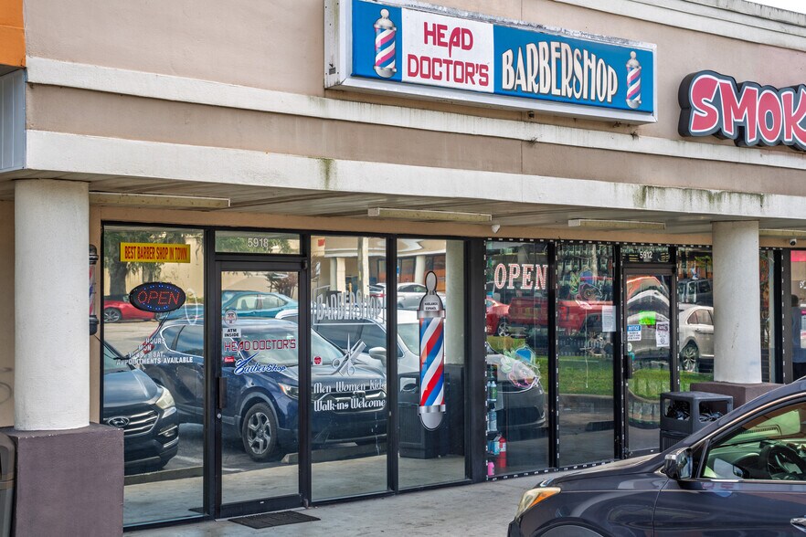 More Photos Of 5810-5840 SE Abshier Blvd, Belleview Storefront For Lease