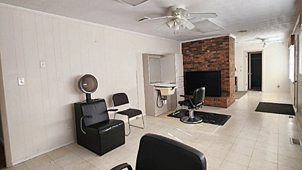 More Photos Of 7117 Raeford Rd, Fayetteville Freestanding For Lease