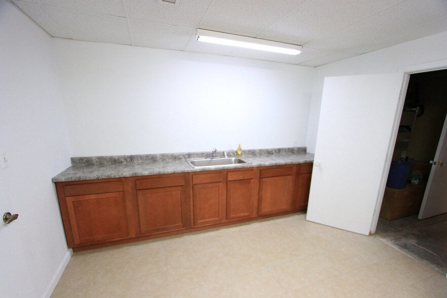 More Photos Of 108 SE 6th St, Abilene Specialty For Sale