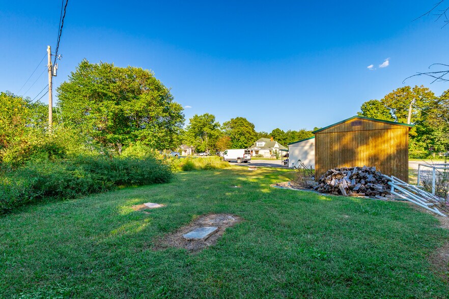 More Photos Of 15781 Rankin Ave, Dunlap Freestanding For Sale