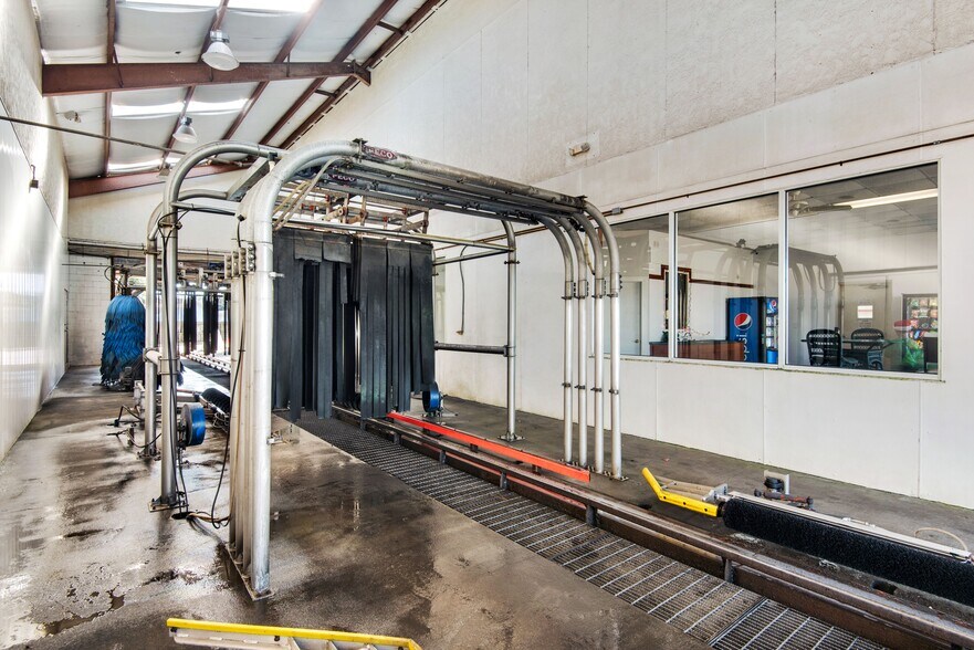 More Photos Of 3061 Gulf Breeze Pky, Gulf Breeze Carwash For Sale