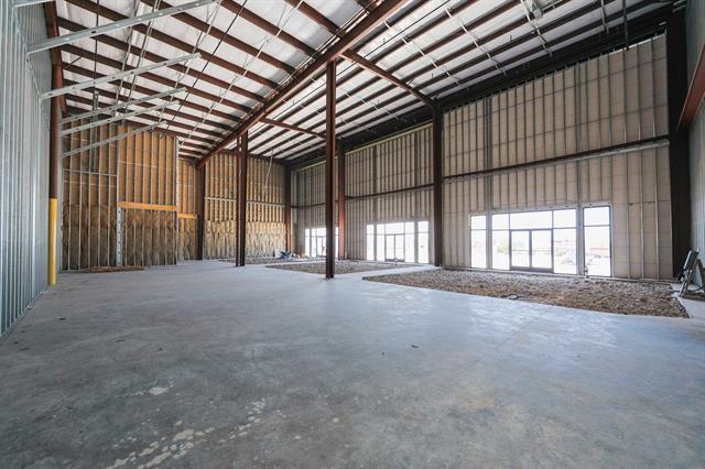 More Photos Of 102 Floral Blvd, Laredo General Retail For Lease