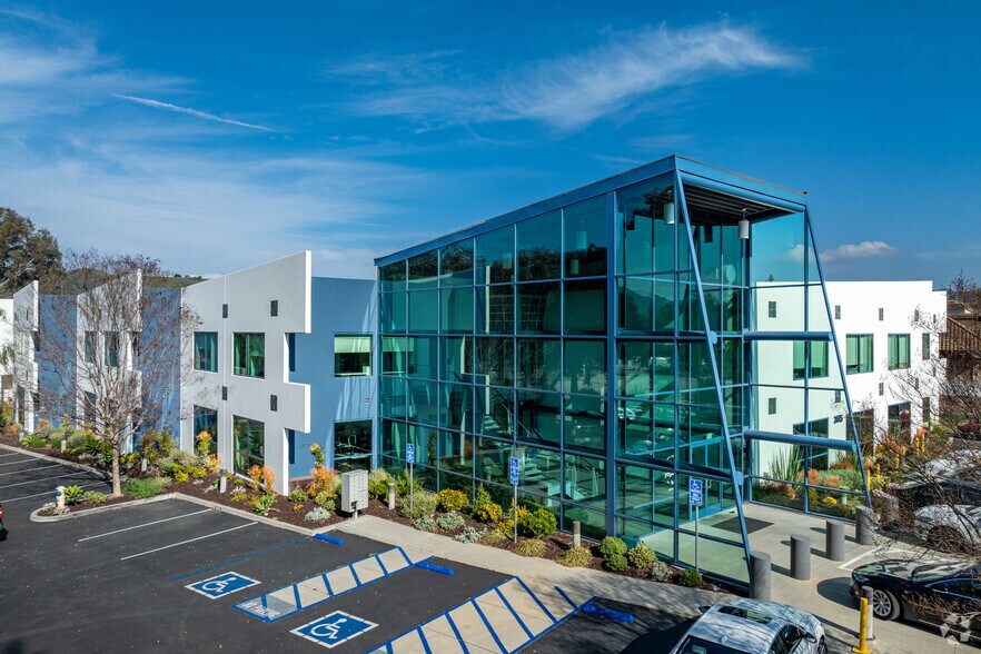 More Photos Of 2475 Townsgate Rd, Westlake Village Office For Lease