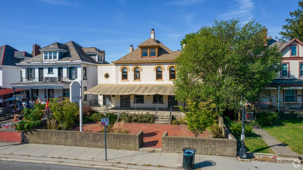 More Photos Of 2333 N High St, Columbus Storefront Retail Residential For Lease