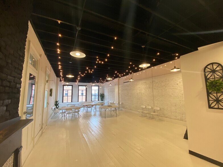 More Photos Of 122 W Whitner St, Anderson Restaurant For Lease