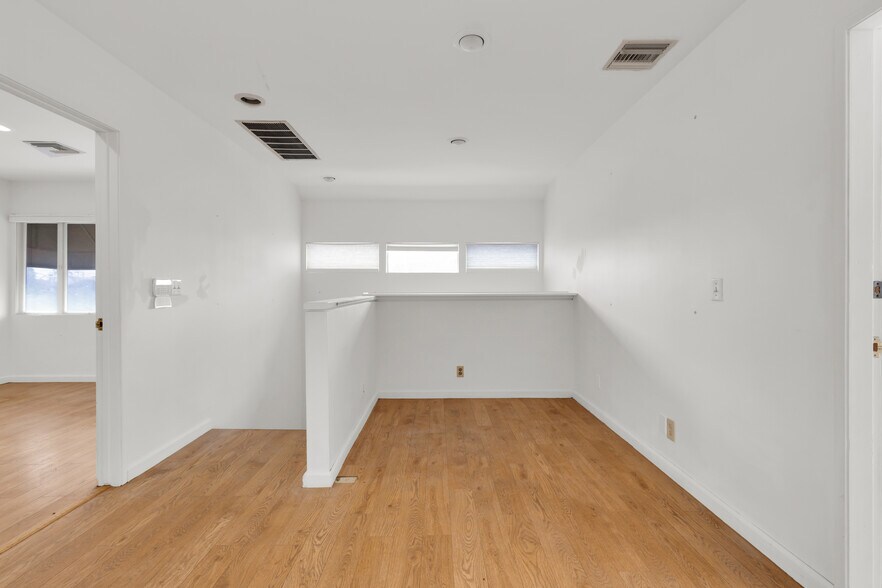 More Photos Of 2951-2953 Lincoln Blvd, Santa Monica Loft Creative Space For Sale