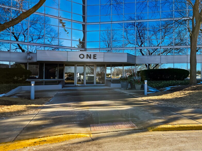 More Photos Of 1415 W 22nd St, Oak Brook Coworking Space